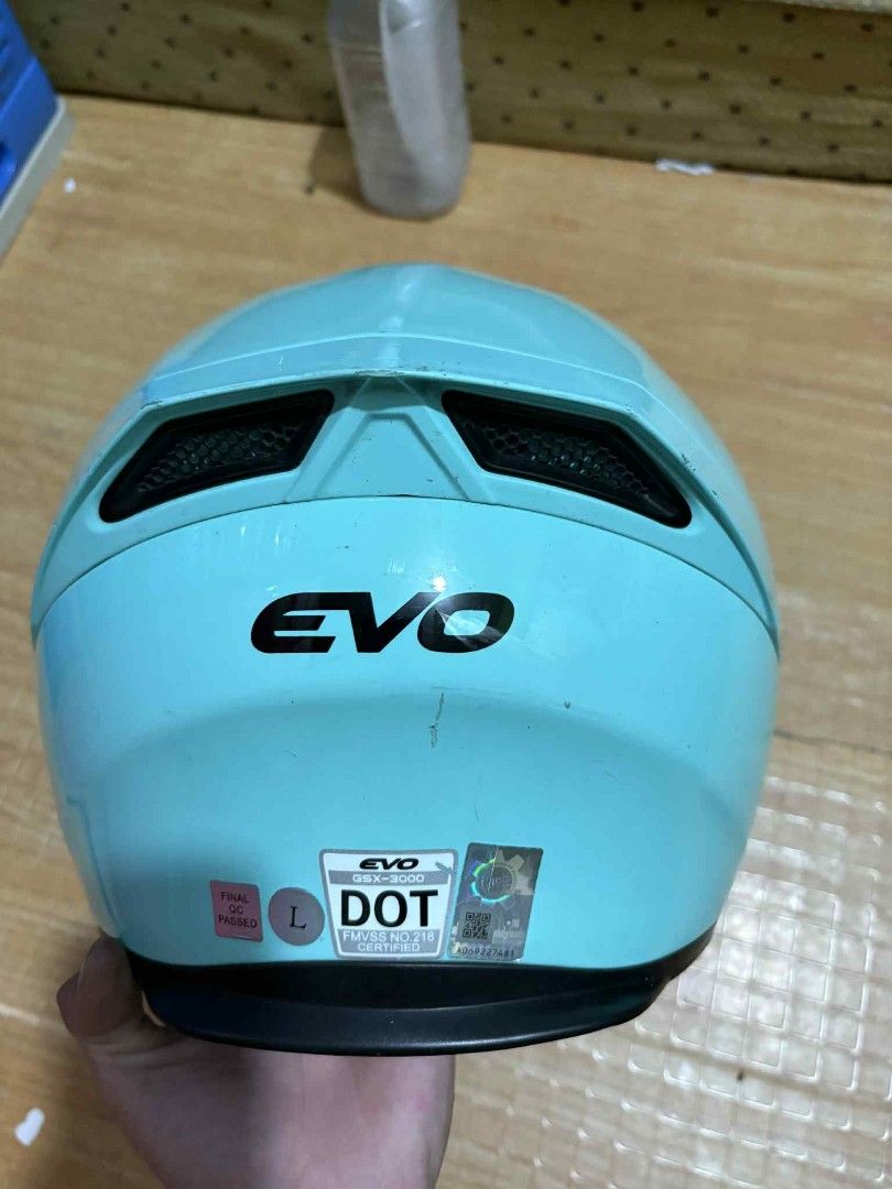 Evo Helmet mint green Full face. (Category: Helmets and other Riding Gears) located in Manila. Submitted by mamemiii (Listing ID 1384576798, Image 2). Description: Hindi na nagagamit kaya benta nalang , minimal scratches ,Loc makati , For pick up or lalamove payment first ,Thankyouu :))).