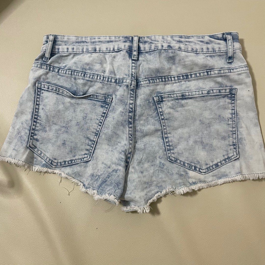 Forever 21 denim shorts (Category: Shorts) located in Marikina City. Submitted by pial21 (Listing ID 1384522480, Image 2). Description: Forever 21 denim shorts size 27 on tag .