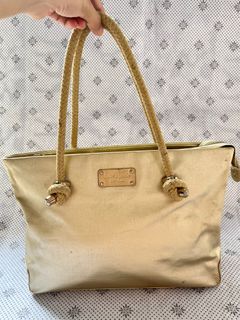 (Kategori: ) berada di . Dikirim oleh preloved_taa (ID iklan 1384482553, Gambar 1). Deskripsi: .