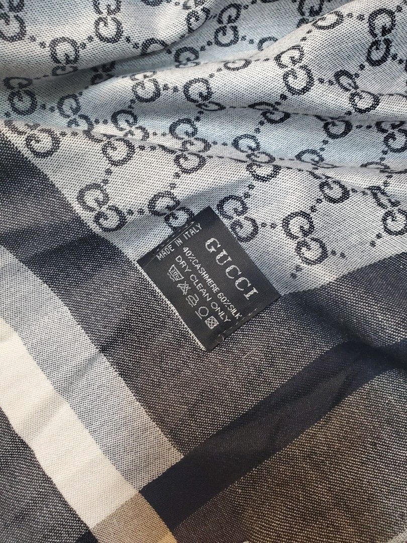 Gucci Scarf (Category: Luxury Accessories) located in Manila. Submitted by mavel0817 (Listing ID 1384489296, Image 2). Description: Gucci Scarf Pakapal malaki.