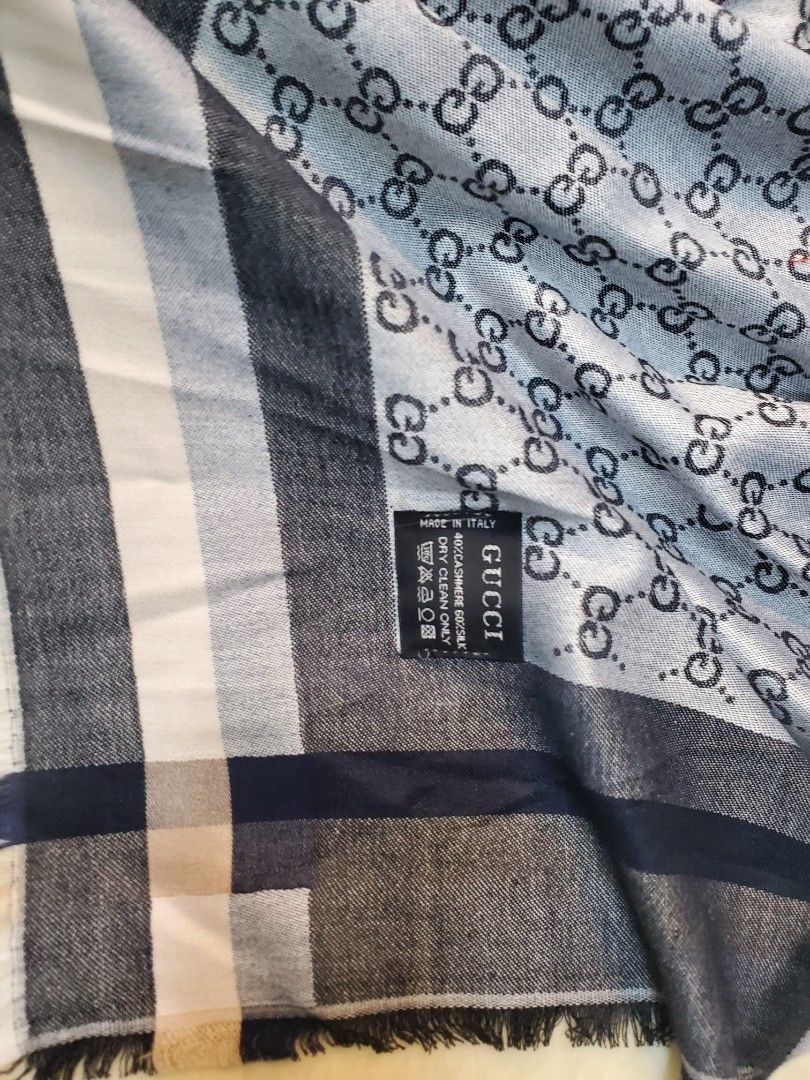 Gucci Scarf (Category: Luxury Accessories) located in Manila. Submitted by mavel0817 (Listing ID 1384489296, Image 3). Description: Gucci Scarf Pakapal malaki.