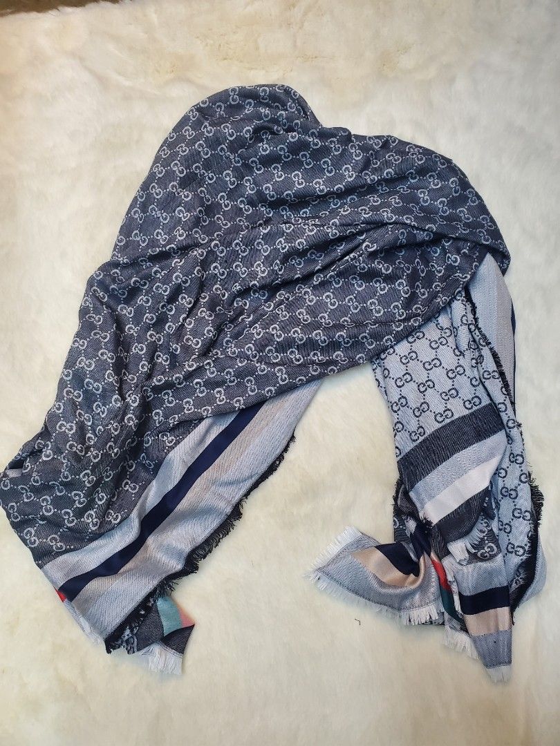 Gucci Scarf (Category: Luxury Accessories) located in Manila. Submitted by mavel0817 (Listing ID 1384489296, Image 1). Description: Gucci Scarf Pakapal malaki.