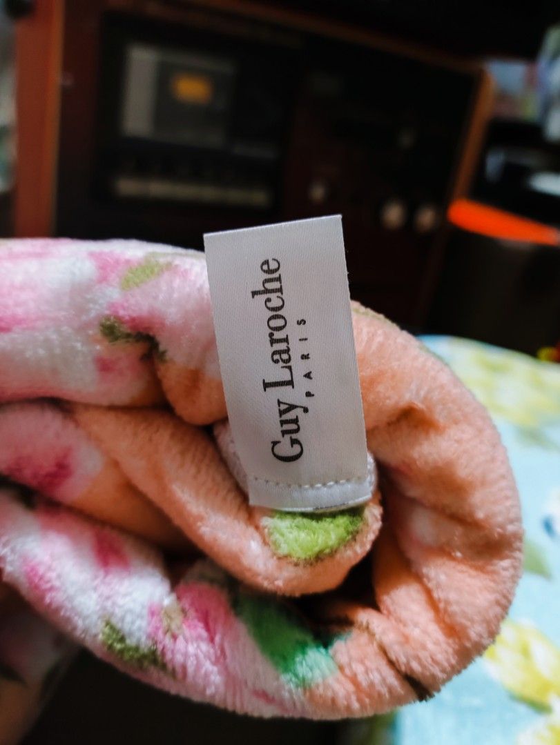 GUY LAROCHE PARIS TOWEL SET (Category: Bath) located in Quezon City. Submitted by pikasquaintshop (Listing ID 1384546744, Image 2). Description: GUY LAROCHE PARIS TOWEL SET (2PCS) Orig/New/Unused Php 1,499 only!!! The designer Guy Laroche founded his eponymous brand in 1957 as a house of Haute Couture, which established itself as a leading name in French luxury. Guy Laroche towel set - bring a touch of everyday luxury to your routine. Calming pea