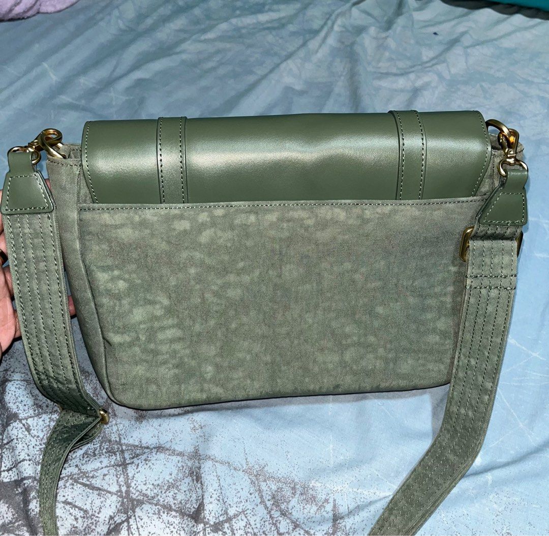 Herschel Orion Crossbody Bag (Category: Cross-body Bags) located in Manila. Submitted by mikelgee (Listing ID 1384592772, Image 3). Description: .