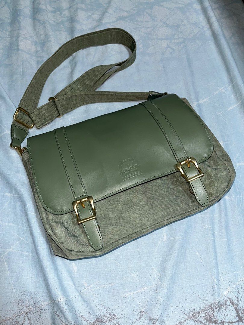Herschel Orion Crossbody Bag (Category: Cross-body Bags) located in Manila. Submitted by mikelgee (Listing ID 1384592772, Image 2). Description: .