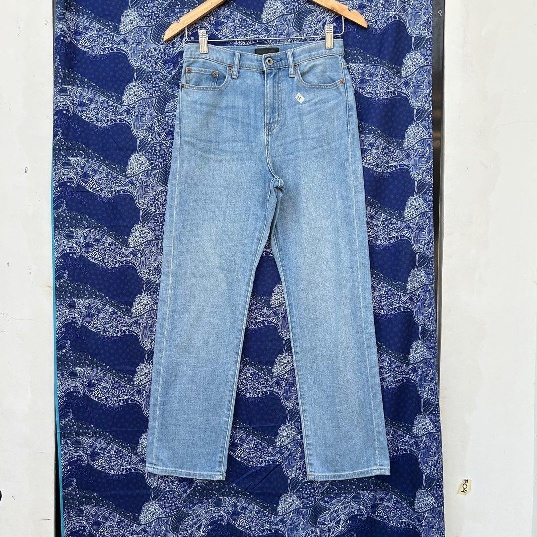 High Rise Boyfriend Fit Jeans (Category: Jeans) located in Estancia. Submitted by ilo.bastra (Listing ID 1384563178, Image 2). Description: High Rise Boyfriend Fit Jeans 27-29 ₱590.
