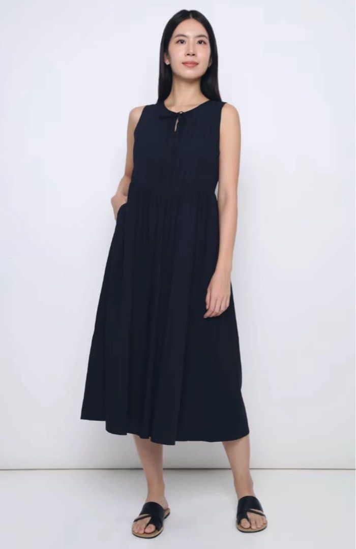Hollyhoque Freesia Pintuck Midaxi Dress (Midnight Navy), Women's Fashion,  Dresses & Sets, Dresses on Carousell