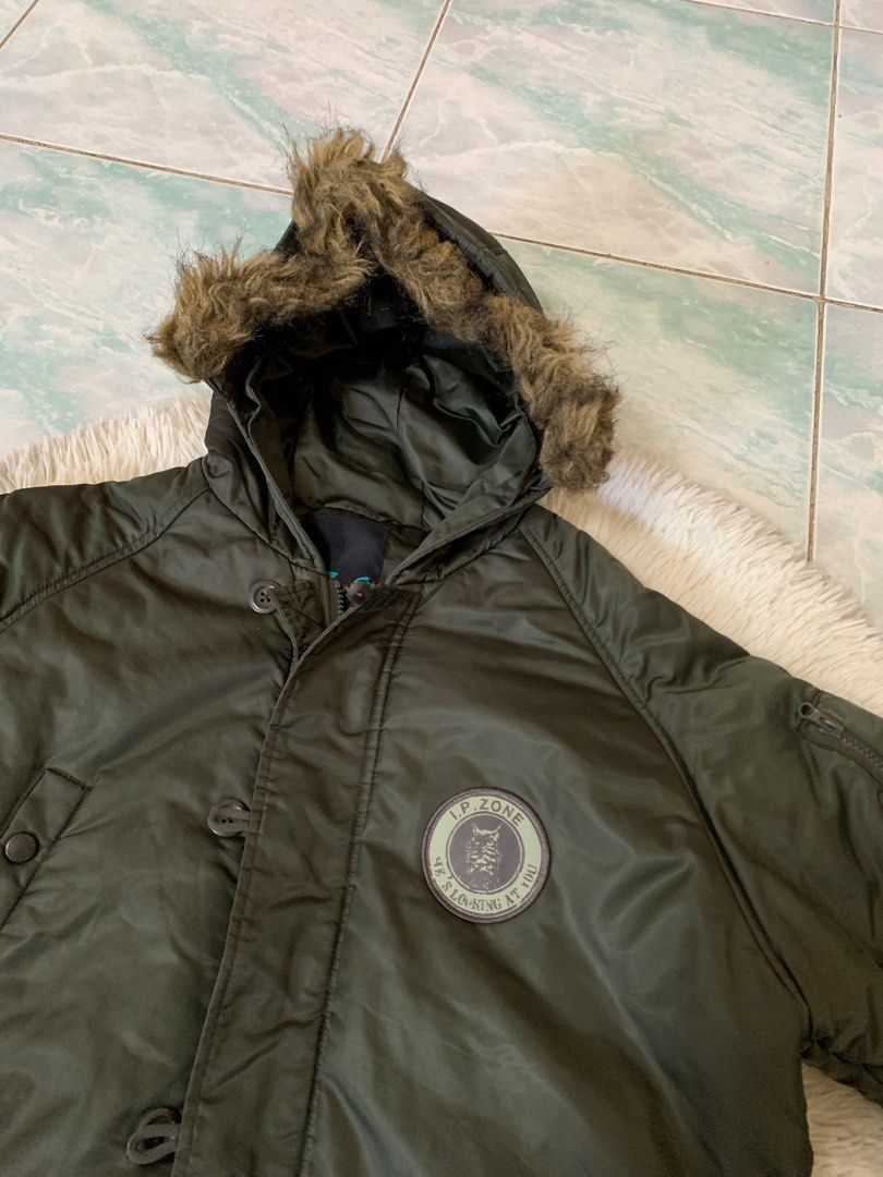 Ipzone Long Winter Puffer Jacket for Men / Women (Category: Coats, Jackets and Outerwear) located in Balanga. Submitted by matarettescloset (Listing ID 1384457473, Image 2). Description: Men: small Women: large.