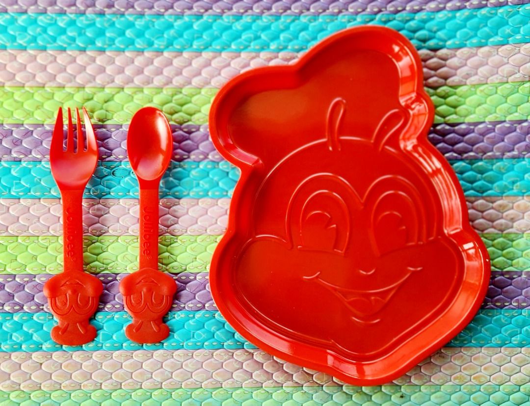 Jollibee Party Souvenir set (Category: Character Goods) located in Pasig City. Submitted by primehouse (Listing ID 1384590702, Image 3). Description: Rare Jollibee Birthday Party Souvenir set Perfect for the Jollibee Fan Jollibee Head Plate, Glass, Spoon and Fork, Party Loot bag Have two sets Meetups in Podium on weekdays Payment via Gcash or BDO Buyer shoulders shipping cost.
