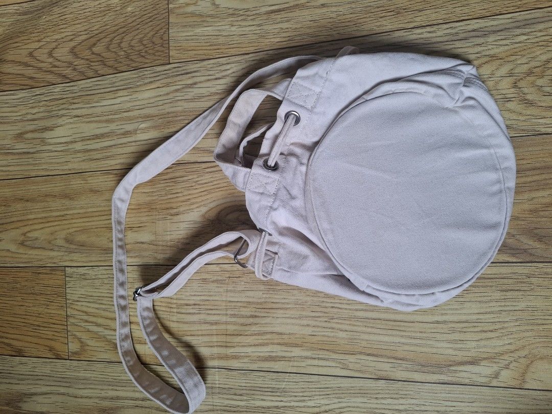 Kangol canvas bucket bag (Category: Luxury Bags & Wallets) located in Quezon City. Submitted by tranquillo_thriftlifestyle (Listing ID 1384520788, Image 2). Description: rush rush.