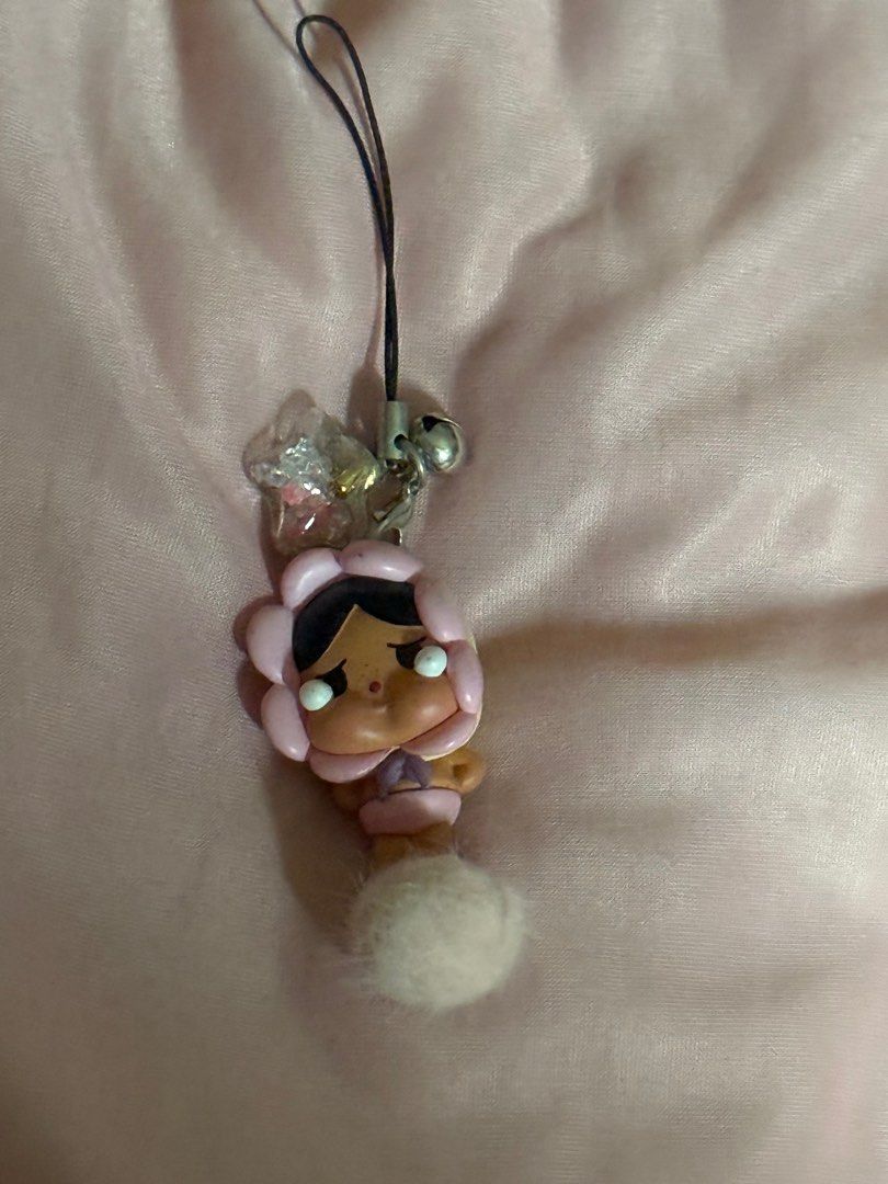 Keychains (Category: Character Goods) located in Singapore. Submitted by frostxgx (Listing ID 1384507327, Image 3). Description: Pic 1-2 $8 Rest all $4.