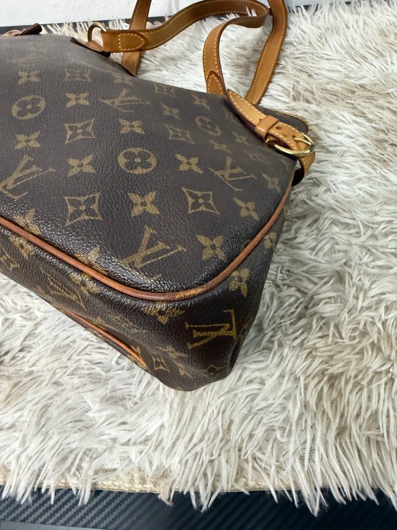Louis Vuitton (Category: Luxury Bags & Wallets) located in Noveleta. Submitted by bsnprelovedbags_08 (Listing ID 1384465801, Image 2). Description: .