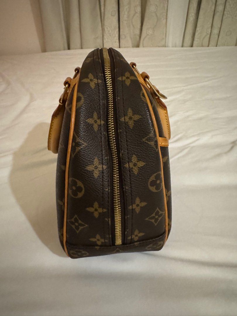 LV Trouville (Category: Luxury Bags & Wallets) located in Tarlac. Submitted by cleemyluxe (Listing ID 1384487125, Image 3). Description: With original dustbag. Guaranteed authentic. Money back guarantee if proven fake by reputable authenticator. Overall conditon: 9.5/10.