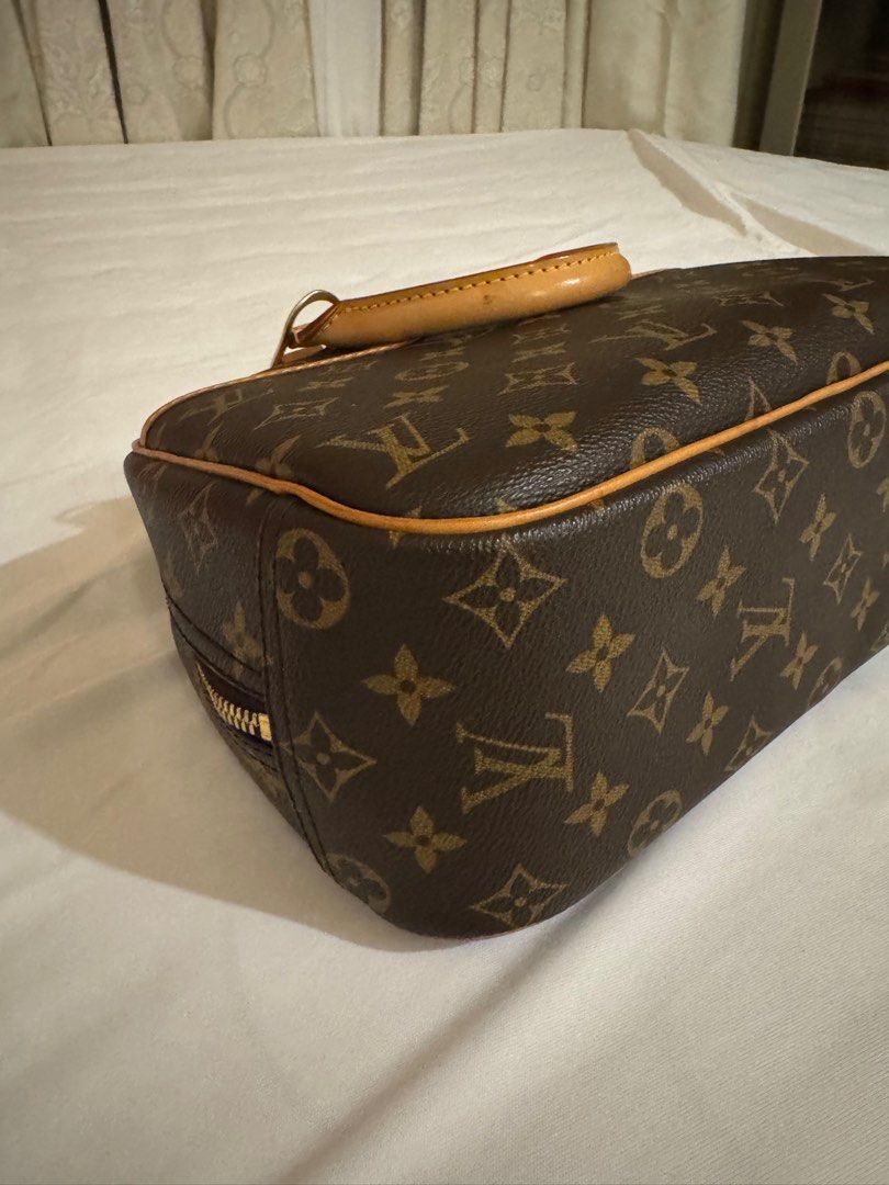 LV Trouville (Category: Luxury Bags & Wallets) located in Tarlac. Submitted by cleemyluxe (Listing ID 1384487125, Image 2). Description: With original dustbag. Guaranteed authentic. Money back guarantee if proven fake by reputable authenticator. Overall conditon: 9.5/10.