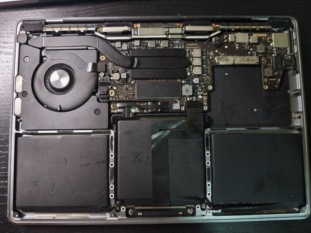 MacBook Pro 2017 A1708 零件機||螢幕偏光膜已撕|主板故障, 電腦及科技產品, 桌上電腦或筆記型電腦在旋轉拍賣