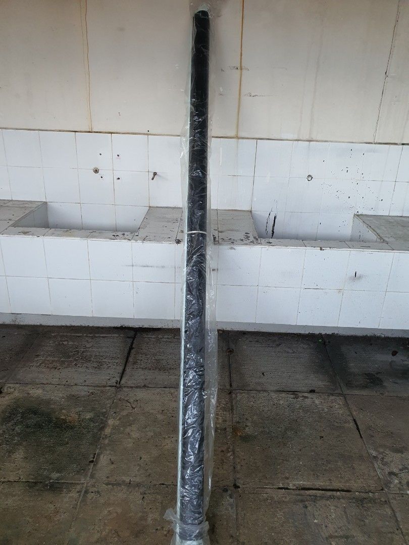 Manual hanging type projector screen 100inch (Category: Projectors) located in Pasig City. Submitted by edrell (Listing ID 1384470121, Image 3). Description: For sale 100inch diagonal, no tripod included 👍Issue hindi nagana yung self rolling spring kaya hanggang kalahati lang yung mairoroll 👍 malinis and screen yung kulubot matnaggal po yun ibabad nyo lang sa araw sandali. Note: Mahaba po ito hindi po pwede motorcycle. pickup lang po . Cainta F