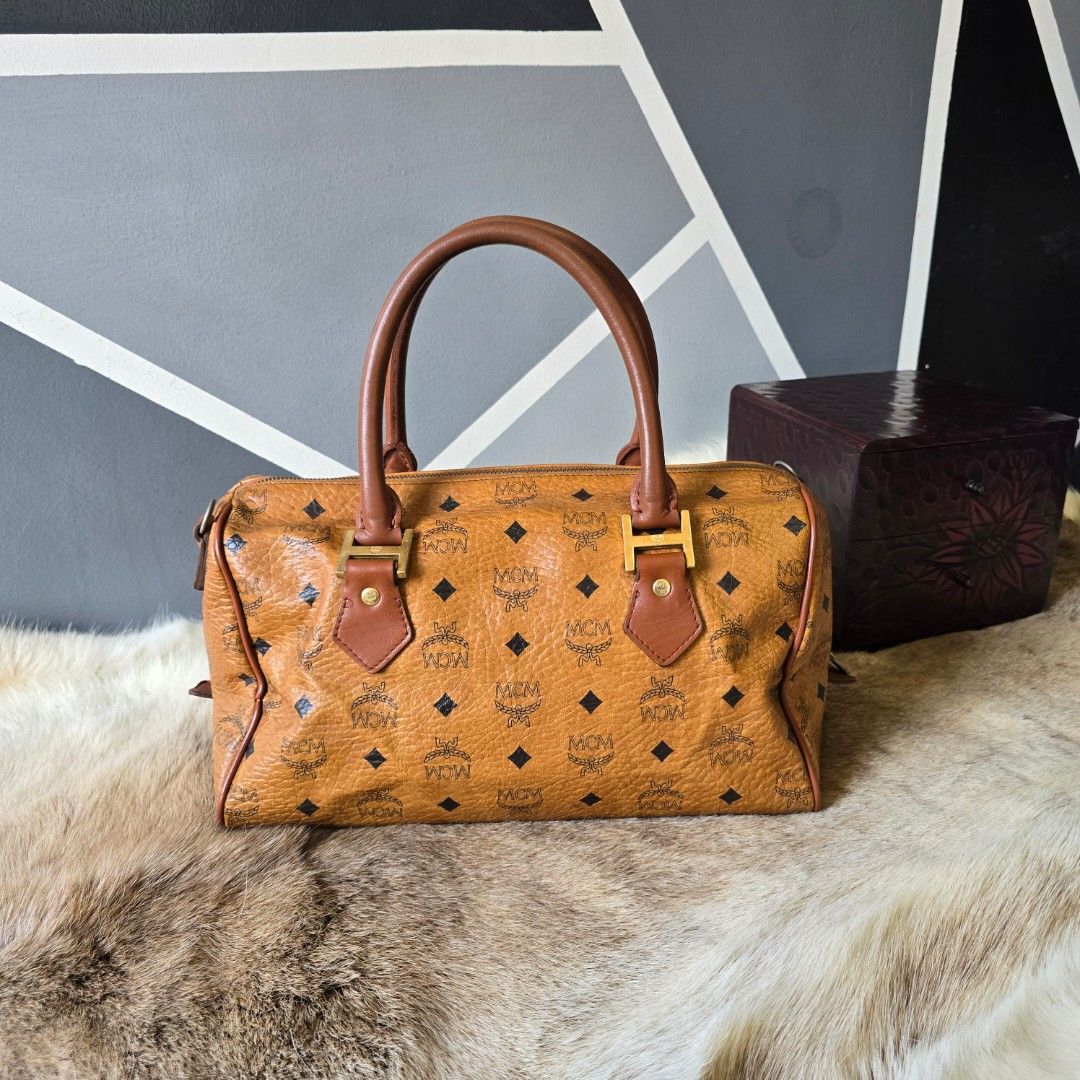 MCM germany boston (Category: Luxury Bags & Wallets) located in Manila. Submitted by arvinaboab04229 (Listing ID 1384547448, Image 2). Description: may issue konte sa pipping.