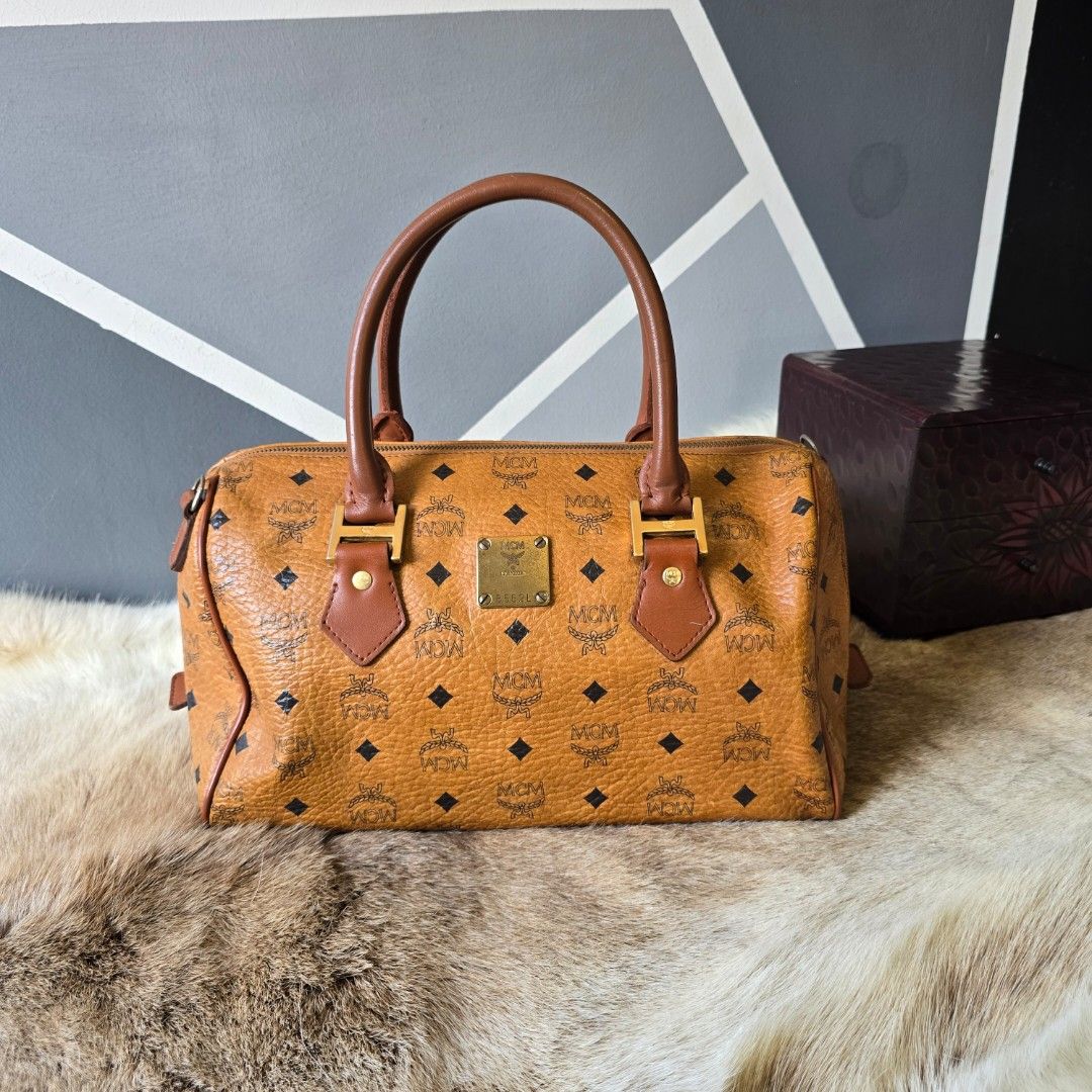 MCM germany boston (Category: Luxury Bags & Wallets) located in Manila. Submitted by arvinaboab04229 (Listing ID 1384547448, Image 1). Description: may issue konte sa pipping.