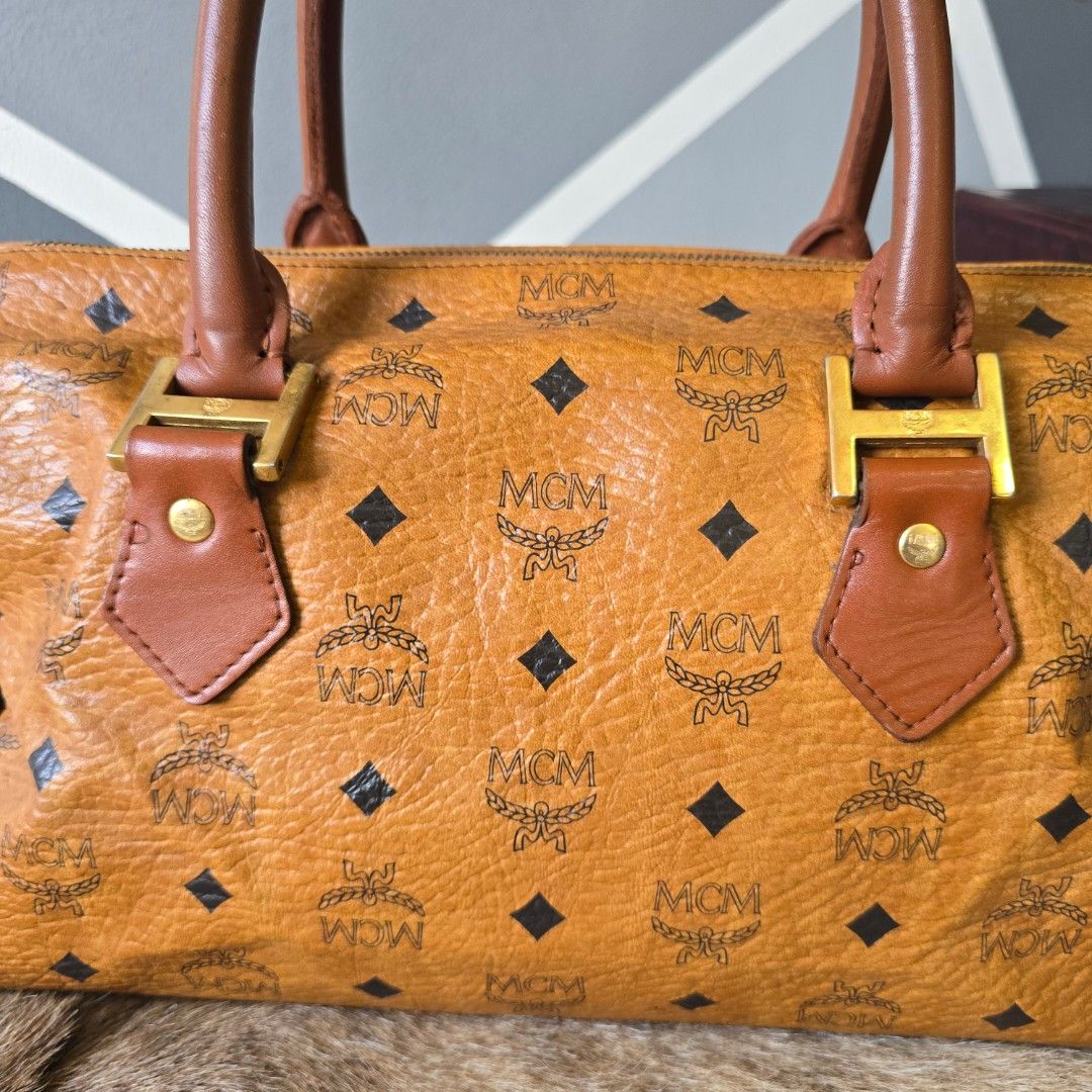 MCM germany boston (Category: Luxury Bags & Wallets) located in Manila. Submitted by arvinaboab04229 (Listing ID 1384547448, Image 3). Description: may issue konte sa pipping.