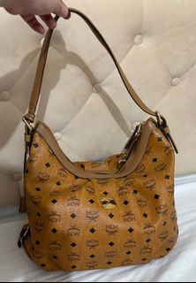 (Category: ) located in . Submitted by mhela_brandnew_preloved (Listing ID 1384455200, Image 1). Description: .
