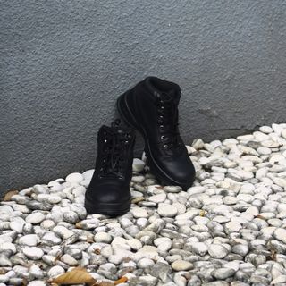(Kategori: ) berada di . Dikirim oleh theshoedrop.id (ID iklan 1384574462, Gambar 1). Deskripsi: .