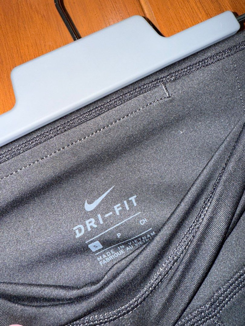 NIKE Leggings (Category: Activewear) located in Pasay City. Submitted by nh.declutter (Listing ID 1384581897, Image 3). Description: PLEASE READ: - Posted price is LAST PRICE. Lowballers will not be entertained. - No when worn pictures. - Item color may vary slightly due to lighting. - All items LISTED WITH BRANDS are GUARANTEED AUTHENTIC and bought by the seller either from the website of the said brand or from the mall. PRODUCT DETAILS: - Brand