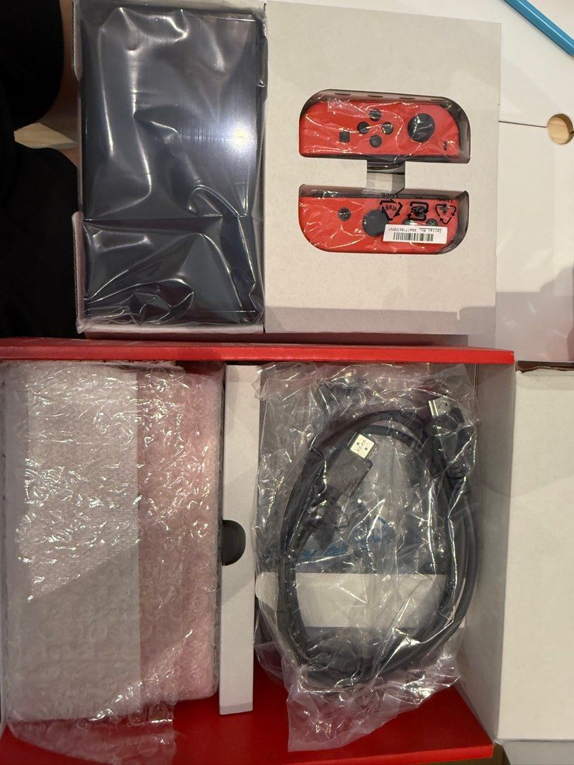Nintendo Switch Mario Edition (Category: Nintendo) located in Taguig. Submitted by chivestaguig (Listing ID 1384531589, Image 3). Description: Never used .