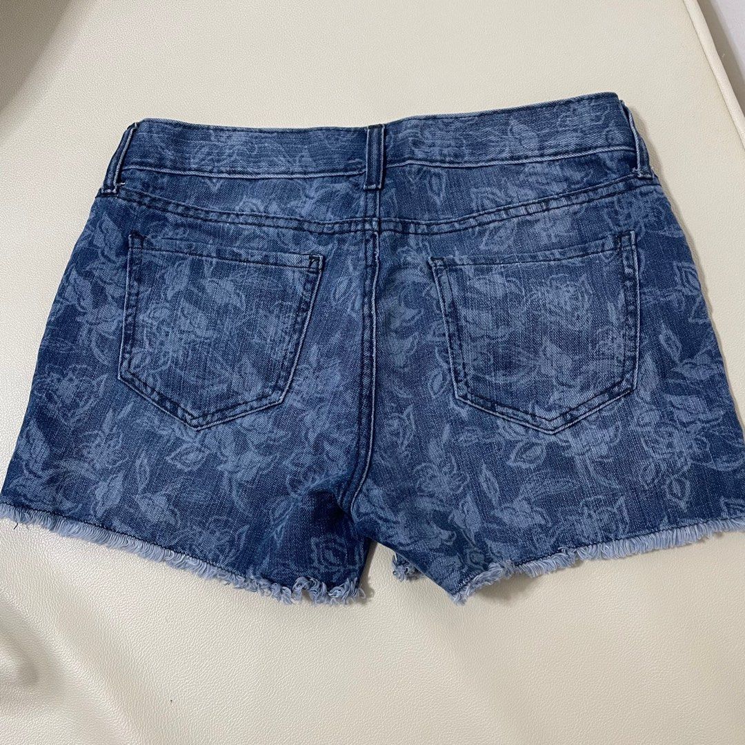 Old Navy denim shorts (Category: Shorts) located in Marikina City. Submitted by pial21 (Listing ID 1384522858, Image 2). Description: Old navy denim shorts size 4 regular on tag.
