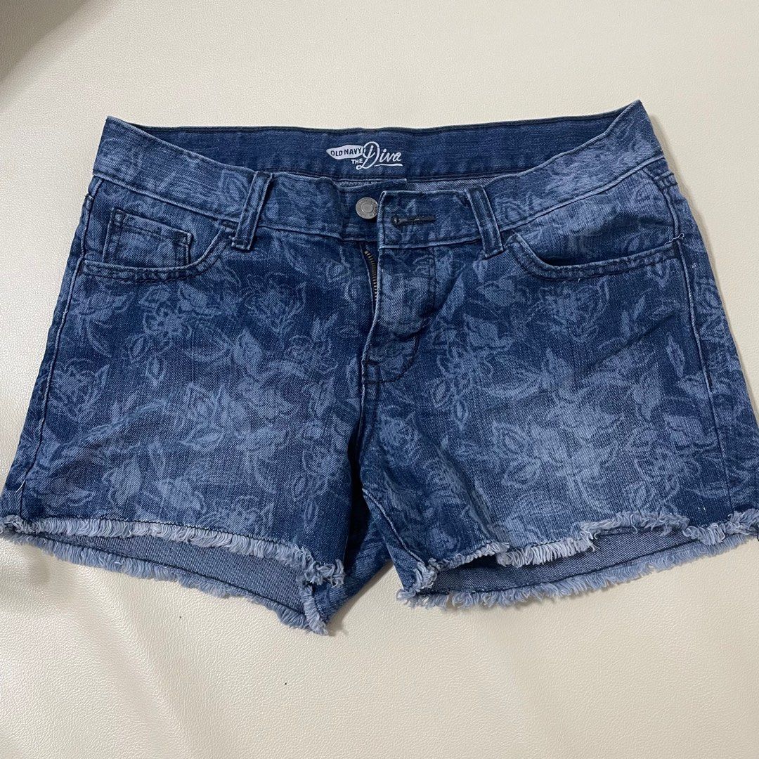 Old Navy denim shorts (Category: Shorts) located in Marikina City. Submitted by pial21 (Listing ID 1384522858, Image 1). Description: Old navy denim shorts size 4 regular on tag.