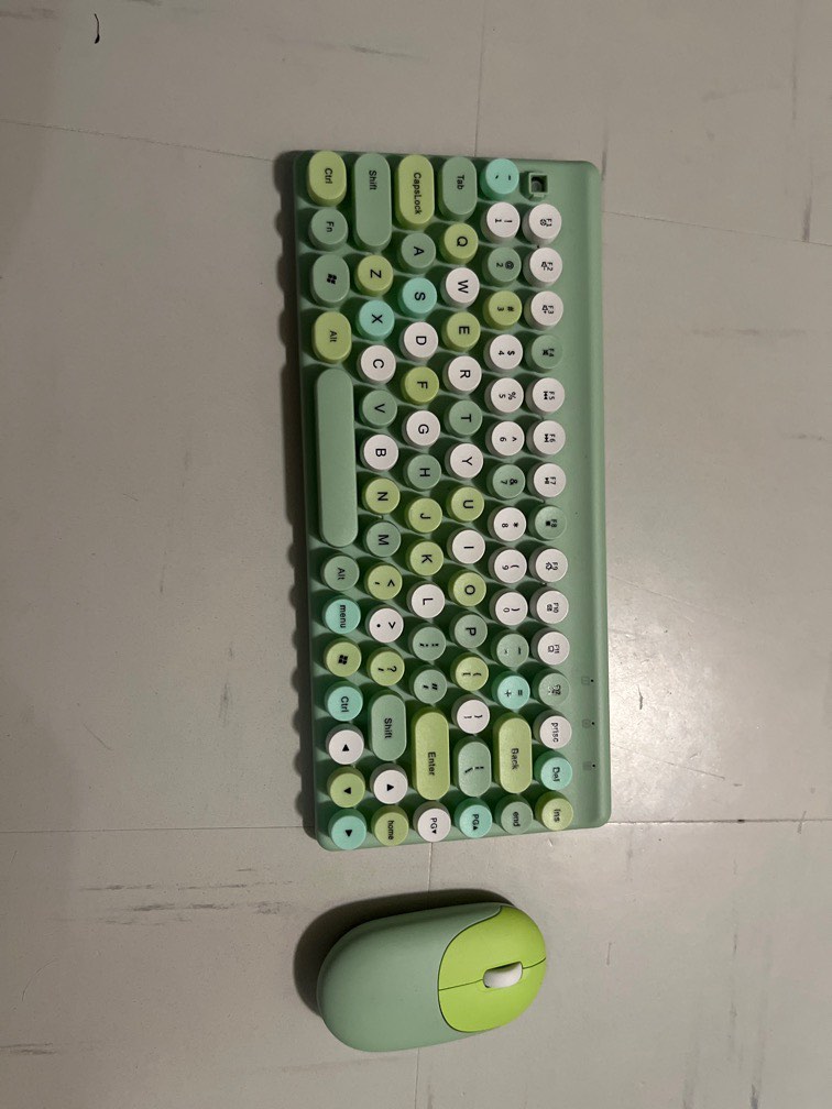 Pastel green clicky keyboard and matching mouse, 電腦＆科技, 電腦周邊及配件, 電腦鍵盤及 ...