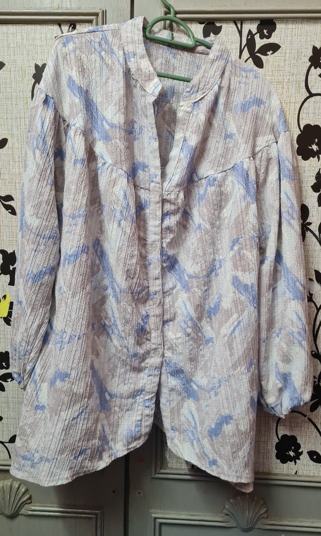 Plussize Bloise (Category: Blouses) located in Kuala Lumpur. Submitted by 613W0H (Listing ID 1384479323, Image 1). Description: Wear twice, lengan ada getag Pm for more details Pandai nego kasi jalan Muslimah, plussize, dress, plus size outfit, blouse, iron less blouse, brown blouse, outfit, plus size outfit, murah, kemeja corak, outfit plussize.