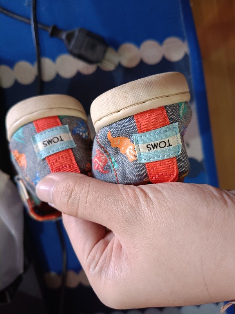 PreLoved Toms Slip on Shoes (Category: Babies & Kids Fashion) located in Paranaque City. Submitted by mscath.varietyshop (Listing ID 1384492656, Image 3). Description: WYSIWYG just needs cleaning RFS: outgrown design: dinosaurs size: US8 / 15CM.