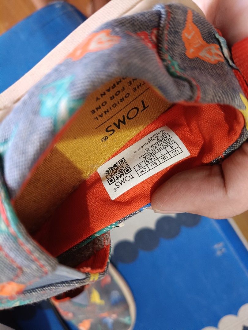 PreLoved Toms Slip on Shoes (Category: Babies & Kids Fashion) located in Paranaque City. Submitted by mscath.varietyshop (Listing ID 1384492656, Image 2). Description: WYSIWYG just needs cleaning RFS: outgrown design: dinosaurs size: US8 / 15CM.