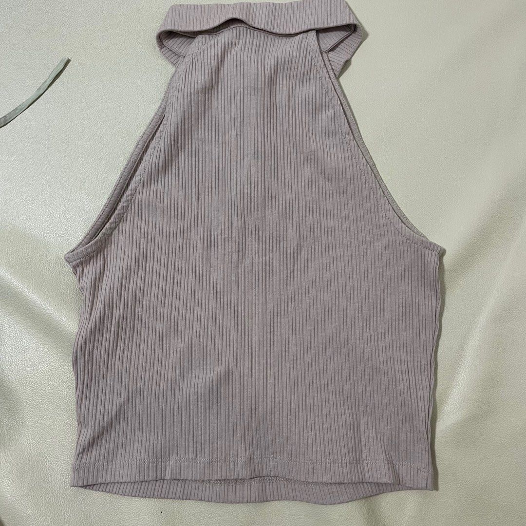 Primark Halter top (Category: Sleeveless) located in Marikina City. Submitted by pial21 (Listing ID 1384525914, Image 2). Description: Primark Halter top Used once size small.