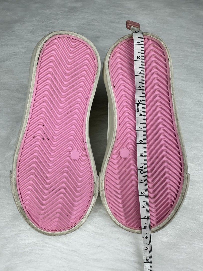 Primark Kids White Shoes (Category: Babies & Kids Fashion) located in Balanga. Submitted by littleyana.ph (Listing ID 1384475180, Image 3). Description: Primark Kids White Shoes UK 6 | EUR 23 | USA 7 Bought in UK 🇬🇧.