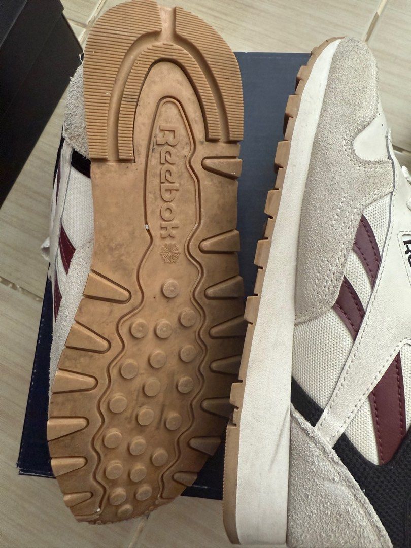 Reebok Classic Leather Unisex (Category: Sneakers) located in Manila. Submitted by artyreal (Listing ID 1384480858, Image 3). Description: Super comfy! Unisex! .