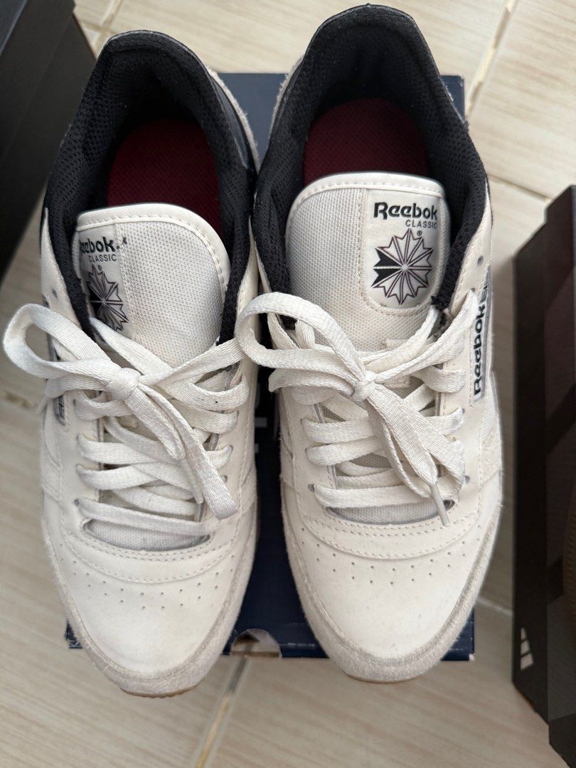 Reebok Classic Leather Unisex (Category: Sneakers) located in Manila. Submitted by artyreal (Listing ID 1384480858, Image 1). Description: Super comfy! Unisex! .