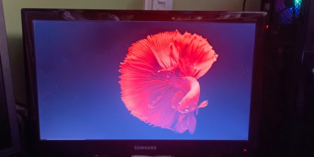 samsung s20c150 (Category: Monitor Screens) located in Manila. Submitted by carlos.daniel (Listing ID 1384541679, Image 1). Description: 1600 x 900 19.5 " 5 ms response time All good condition VGA Port Only No stand.