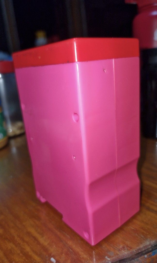 Sanrio vending machine (Category: Designer & Blind Box Toys) located in Quezon City. Submitted by belikabim2014 (Listing ID 1384627976, Image 2). Description: 5.25 x 3.25 x 2 inches hard plastic srlling as us novsliches buyer books courier.