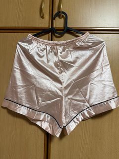 (Category: ) located in . Submitted by cheapbuyspreloved (Listing ID 1384599370, Image 1). Description: .