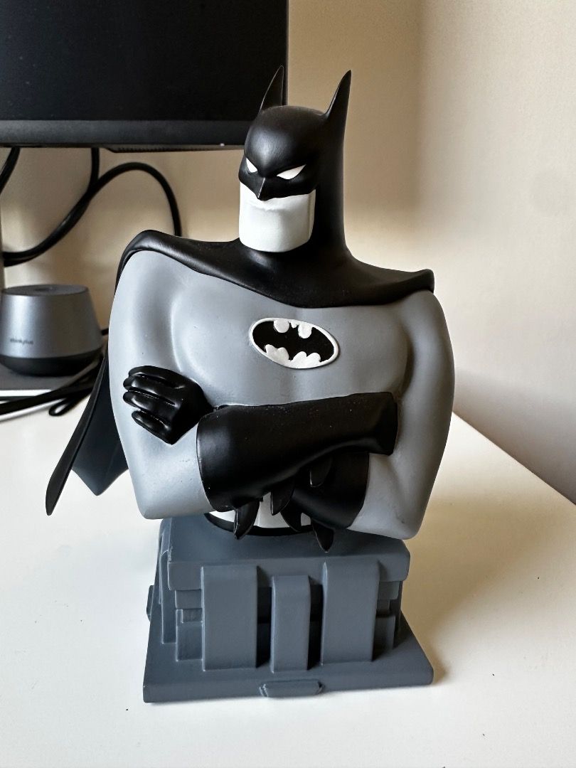 SDCC 2015 Batman the Animated Series "Almost Got 'Im" Bust (Category: Figurines & Statues) located in Quezon City. Submitted by dodiliongson (Listing ID 1384574839, Image 2). Description: Diamond Select Toys 6" Resin bust Limited to 1,100 pieces Includes original box MOP: Gcash, Bank transfer.