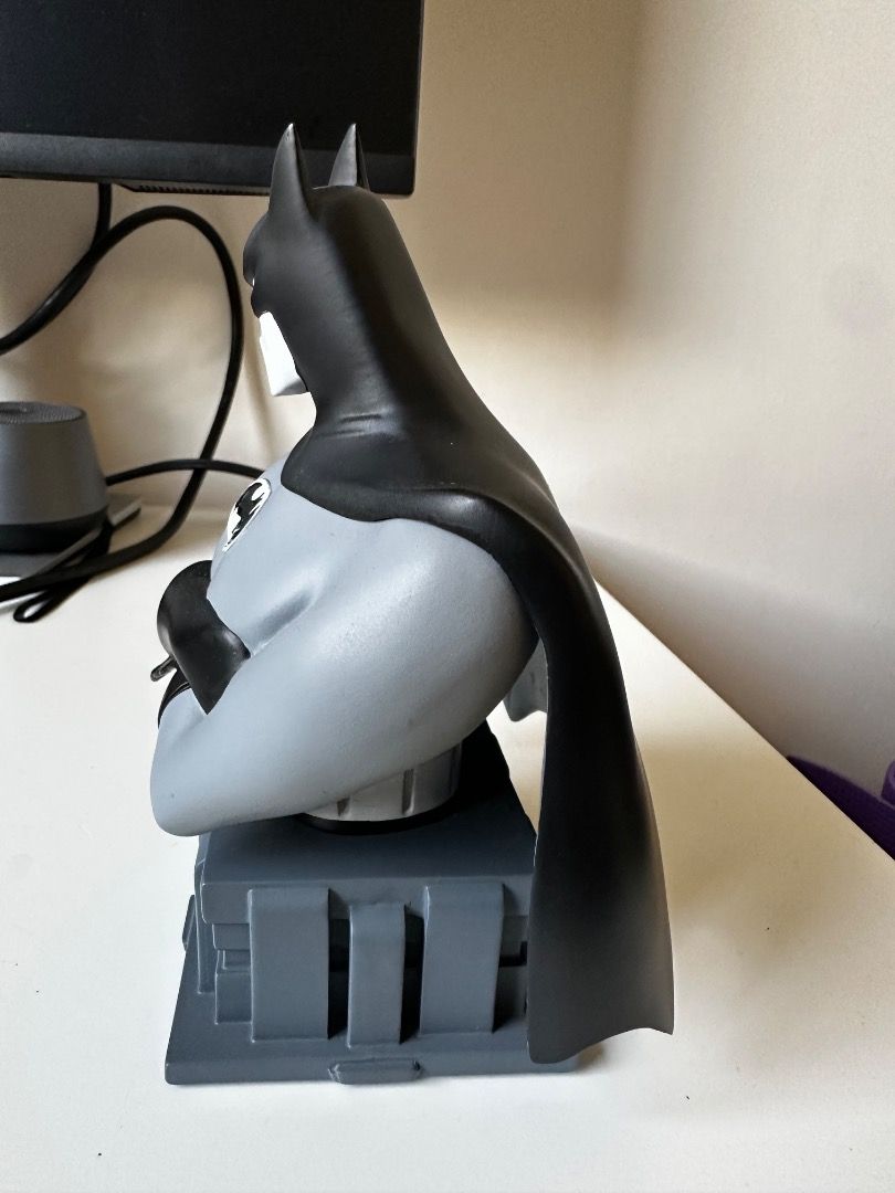 SDCC 2015 Batman the Animated Series "Almost Got 'Im" Bust (Category: Figurines & Statues) located in Quezon City. Submitted by dodiliongson (Listing ID 1384574839, Image 3). Description: Diamond Select Toys 6" Resin bust Limited to 1,100 pieces Includes original box MOP: Gcash, Bank transfer.