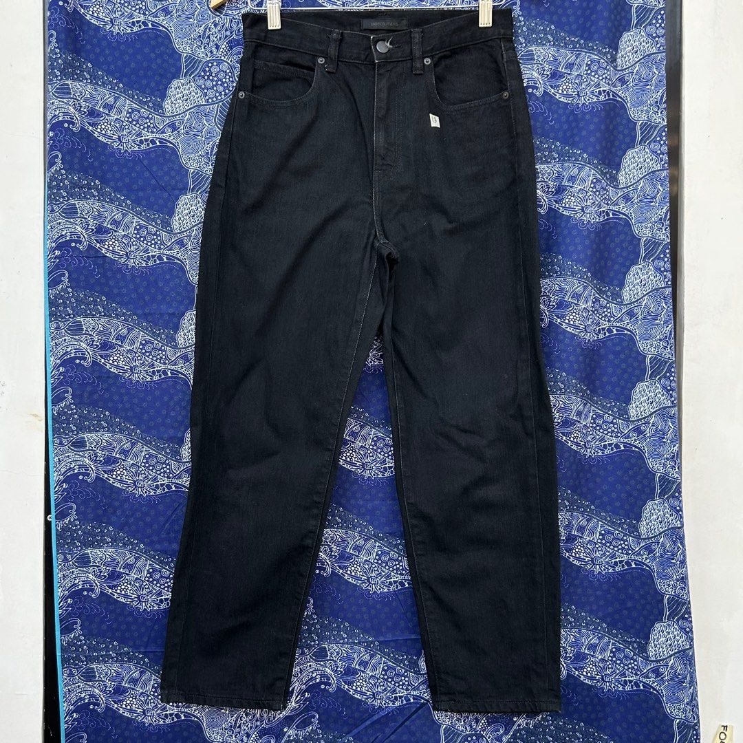 Slauchi Tapered Ankle Jeans (Category: Jeans) located in Estancia. Submitted by ilo.bastra (Listing ID 1384635035, Image 3). Description: Slauchi Tapered Ankle Jeans 28-29 ₱550.