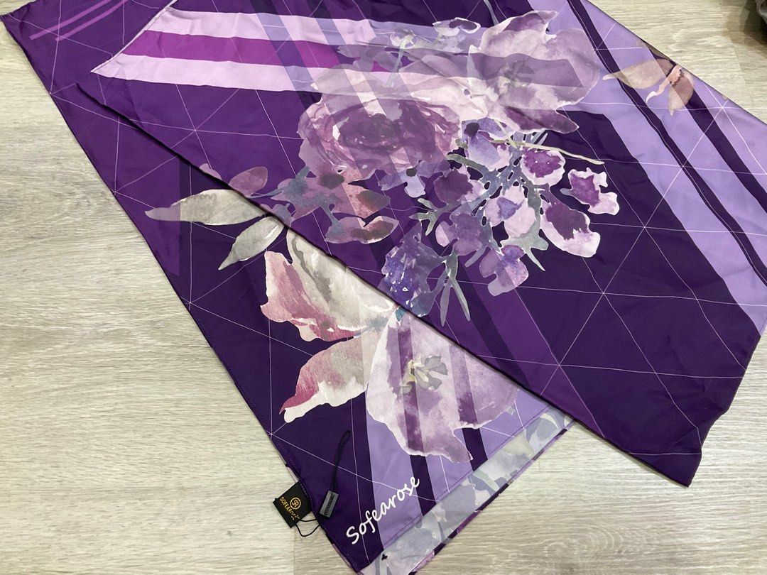 Sofearose Shawl (Category: Hijabs) located in Putrajaya. Submitted by haytipreloved (Listing ID 1384603540, Image 1). Description: -benang tercarik but minimal tak nampak -delivery rm 5.