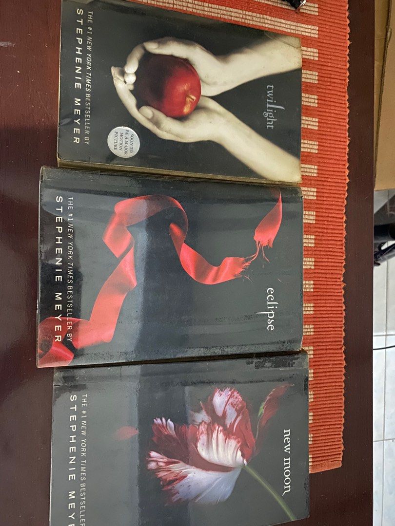 Stephenie Meyer’s (Twilight, Eclipse & New Moon) (Category: Storybooks) located in Manila. Submitted by eli024 (Listing ID 1384457949, Image 2). Description: Original copy, pm for more pics and details.