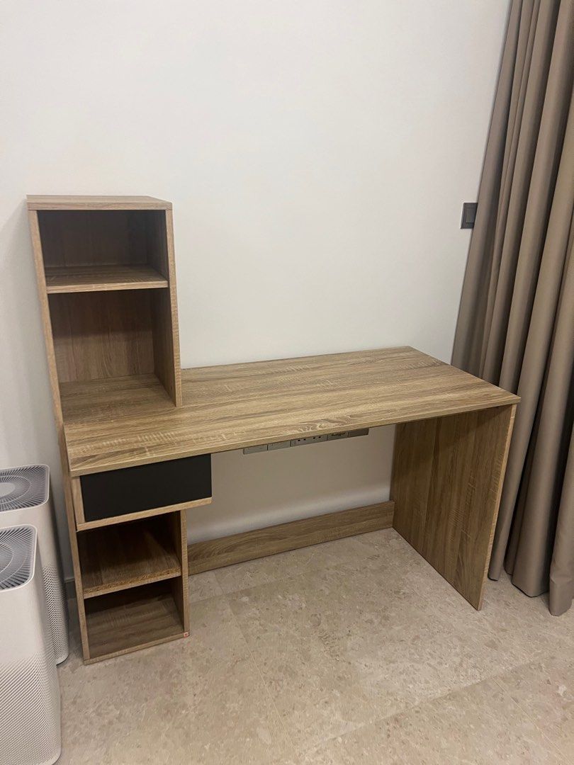 Study Table (Category: Tables & Sets) located in Singapore. Submitted by huangrenjun (Listing ID 1384590860, Image 1). Description: Arrange own delivery .