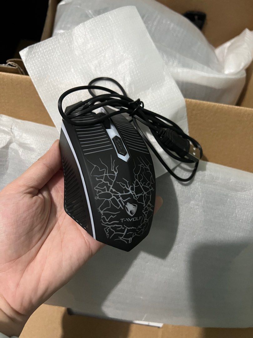 T-WOLF TF400 Gaming Mechanical Keyboard and Mouse only (Category: Other Accessories) located in Pasay City. Submitted by wcmluv (Listing ID 1384615555, Image 3). Description: Mechanical Keyboard - Lightly used Mouse- never been used .