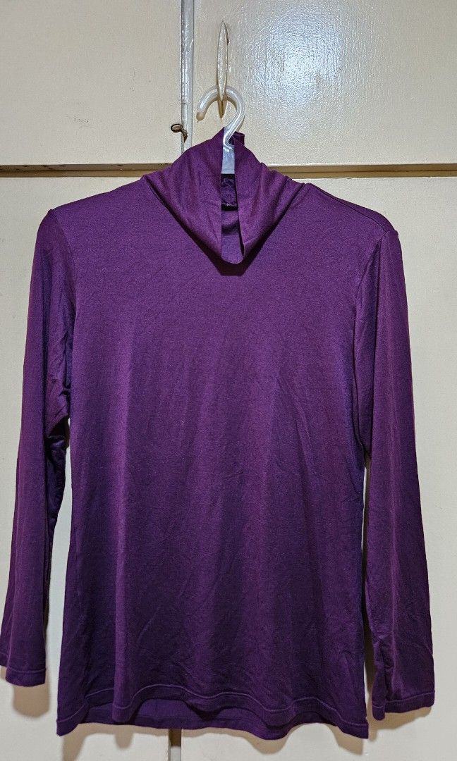 Uniqlo Heattech (violet and navy blue) (Category: Longsleeves) located in Mandaluyong City. Submitted by joelannlu (Listing ID 1384500706, Image 1). Description: Uniqlo Heattech XL - violet and navy blue Two (2) items for price of one See tags for the size 🙂 RFS: Decluterring; to make room for new winter OOTDs.