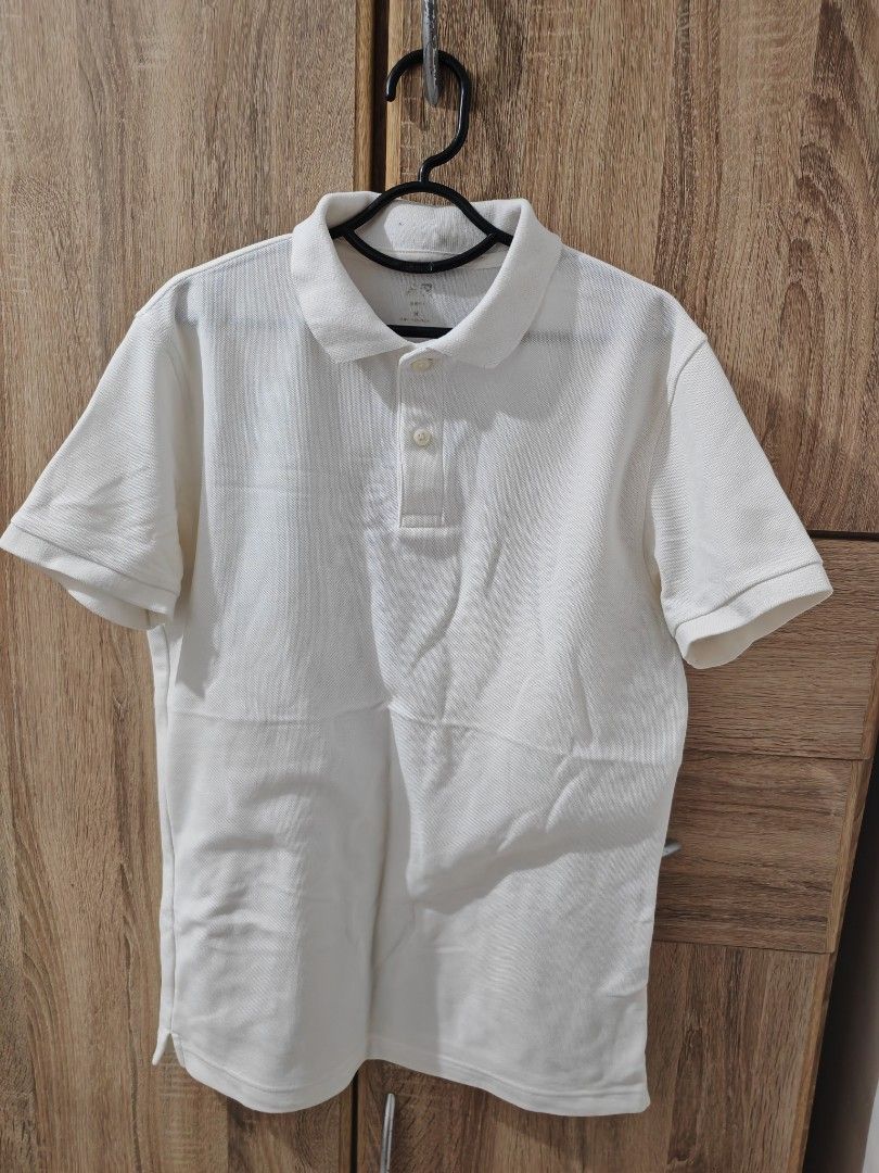 UNIQLO POLO SHIRT MEDIUM (Category: Tshirts & Polo Shirts ) located in Mandaluyong City. Submitted by itnus (Listing ID 1384589841, Image 1). Description: MEDIUM UNIQLO POLO SHIRT Lahat to maganda pa. Once or twice ko lang nagamit. RFS: HINDI PALA KASYA SA AKIN HAHA, DI KO HALOS NAGAMIT.