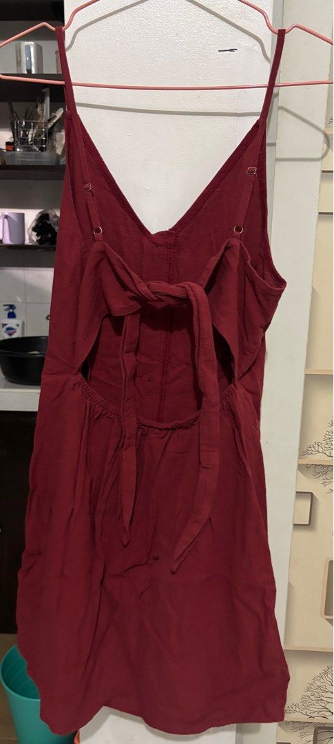 Urbanic Red Mini Dress (Medium, Open Back) (Category: Dresses) located in Marikina City. Submitted by sam018 (Listing ID 1384628967, Image 2). Description: Urbanic Red Mini Dress (Medium, Open Back) 👗 Price: ₱250 only ✔️ Pre-loved, gently used ✔️ Sexy open-back design ✔️ Mini length – perfect for dates, parties, or casual wear ✔️ Flowy and flattering fit 🧺 Decluttering sale! 📩 Message me if interested..